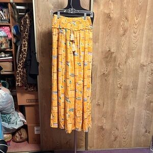 Beautiful pair of women’s pants by True Destinations!